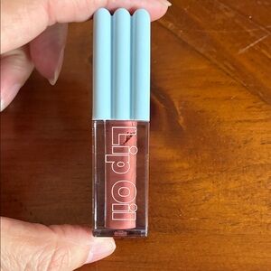 Kosas Lip Oil in Unbuttoned